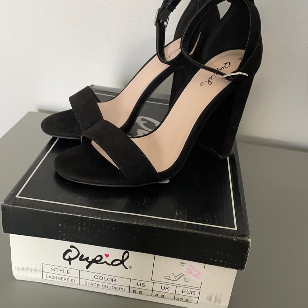 Cute Black Qupid pumps size 6.5